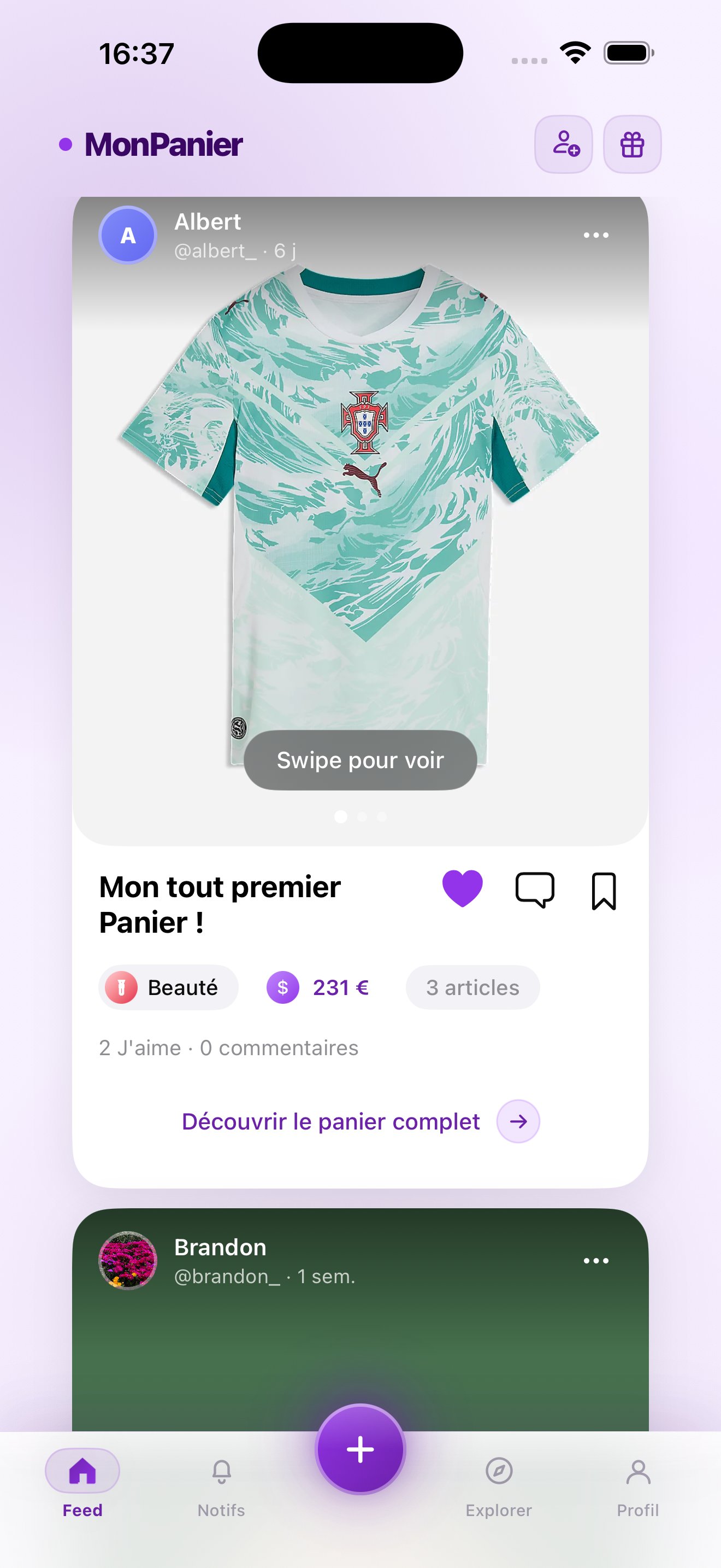Capture d'écran du feed de découverte MonPanier sur iPhone, paniers publiés par la communauté avec compteurs likes et commentaires.